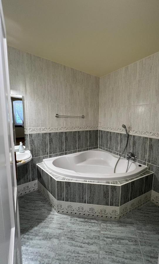 Holler Vendeghaz Ii. Apartment Bük Екстериор снимка
