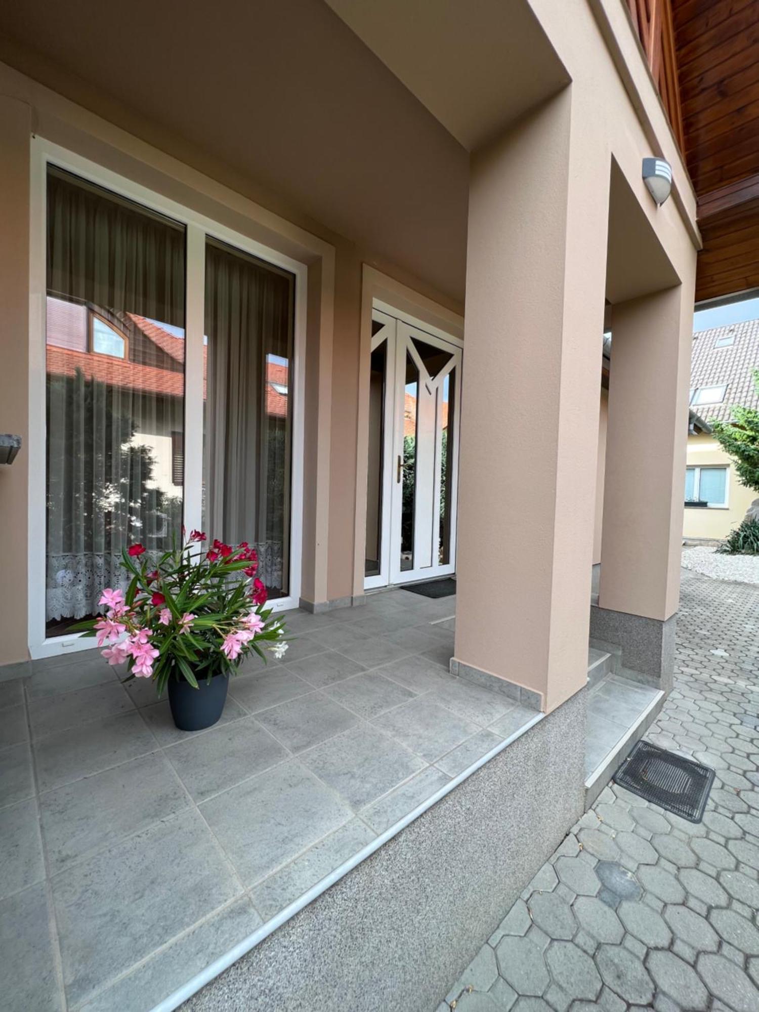 Holler Vendeghaz Ii. Apartment Bük Екстериор снимка